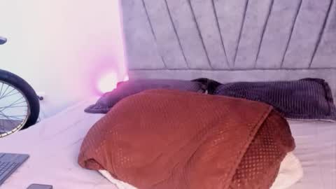 zyzz_1812 online show from December 3, 6:30 pm