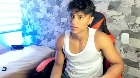 zyzz_1812 online show from May 30, 6:06 pm