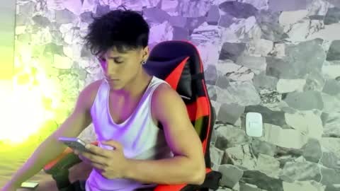 zyzz_1812 online show from April 2, 5:04 am